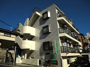 マンションパール世田谷【3階】の外観