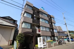 ロイヤルヒルズ赤坂 101【1階】の外観