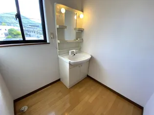 アクティブシティタカハシ【2階】の内装