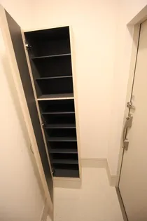 SERENA MAISON【1階】の玄関