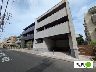 LUANA COURTの画像