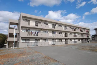 プラムマンション【1階】の外観