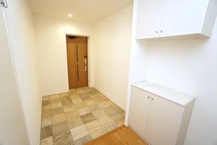 Novemしらとり台の玄関