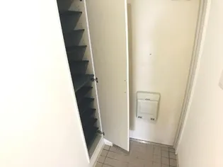 レジデンス利平治【1階】の玄関