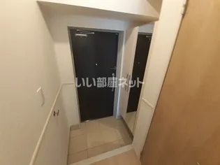 ヴィラ・アリーエ III【2階】の玄関