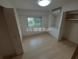 ヴィラ・アリーエ III【2階】の内装