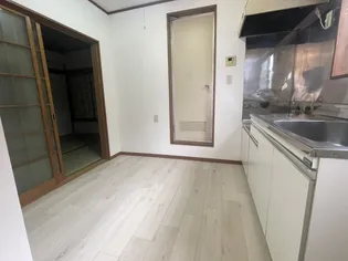 ホワイトハウスA棟1階【1階】のキッチン