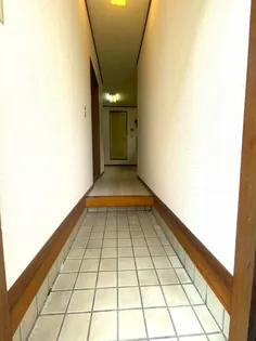 ホワイトハウスA棟1階【1階】の玄関