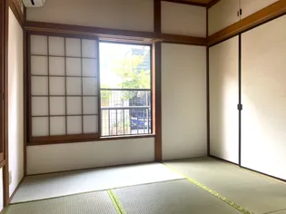 ホワイトハウスA棟1階【1階】の居間