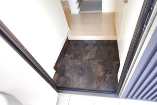 luce【1階】の玄関