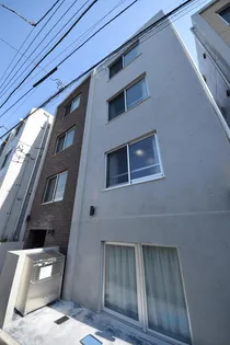 エンシス ウエノサクラギ【1階】の外観
