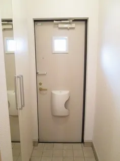 サンリット・栄和 A棟【1階】の玄関