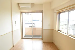 カルペ・ディエム【3階】の居間