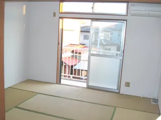 東和ハイツ【2階】の居間