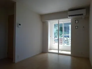 ハイ マウンテン【1階】の居間