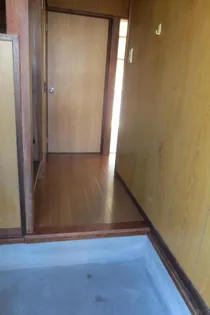 久藤アパートの玄関