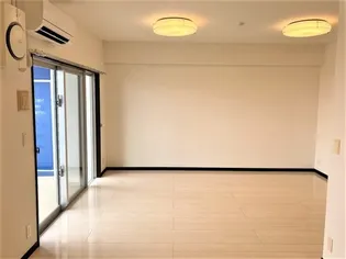 ワイズエステムコート北谷美浜センタータワー【9階】の居間