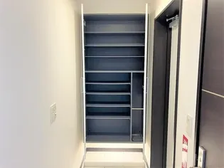 ワイズエステムコート北谷美浜センタータワー【9階】の玄関