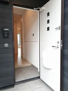 アゼリアガーデン【1階】の玄関