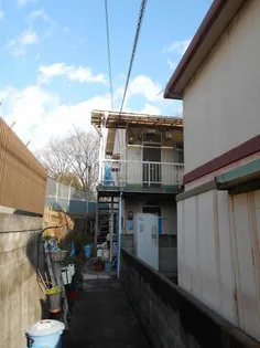 青い空と見晴らしの丘の画像