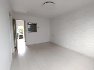 ラウレア【1階】の居間