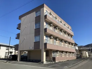 ファミーユ中桜田【4階】の外観