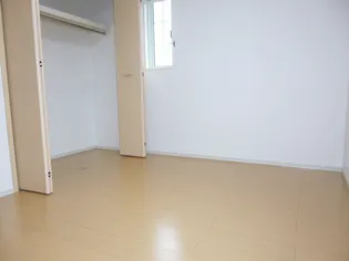 ガーデンハウス エアリー B【2階】の居間