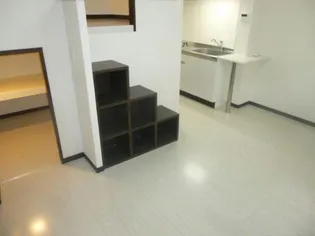 グランドアーク神宮東の居間