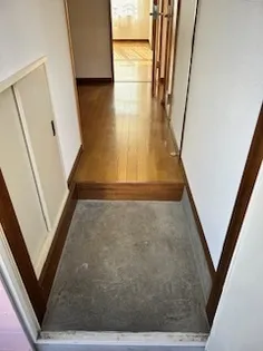 中里ハイツ【2階】の玄関