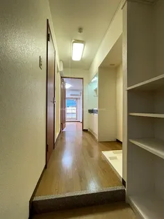 ウォーターフロント礎町【1階】の玄関