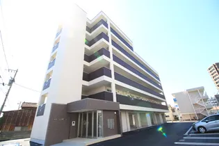 ユニヴァリィ県庁東の画像