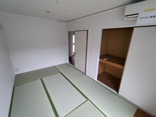 グランドヒル岡上A【1階】の居間