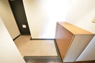 ファミールタワープラザ岡山イーストタワー【14階】の玄関