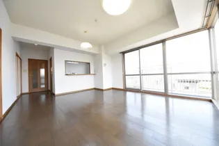 ファミールタワープラザ岡山イーストタワー【14階】の居間