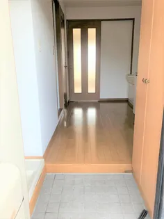 仲垣内ビル【2階】の玄関