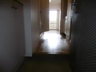 ウエストハウスIN LANI【6階】の玄関