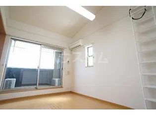 エテルノ フィオーレ 1番館【2階】の居間