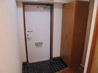 ライオンズマンション泊第6【3階】の玄関