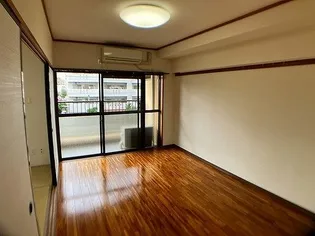 ライオンズマンション泊第6【3階】の居間