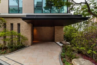 東京都中野区中野1【マンション】の外観