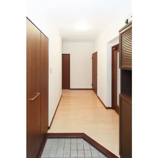 ルミエール石丸【3階】の玄関