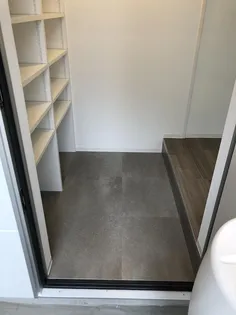 アートテラス中倉の玄関