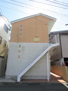 アザーレ鶴川【1階】の外観