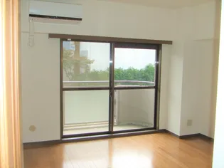 ルシアンコートおいの森【1階】の居間