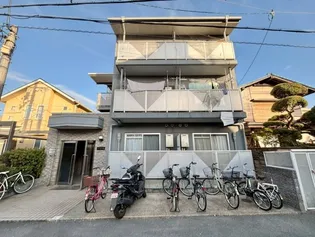 ウイングハウス【1階】の外観