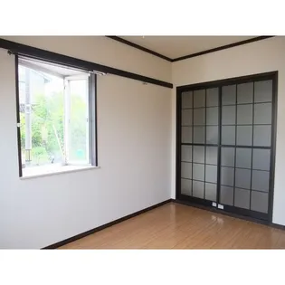 ファミールMYK(エム・ワイ・ケイ)【1階】の居間