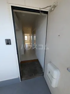 サンシャイン有泉【4階】の玄関