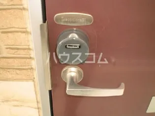 レオパレスパラディ【1階】の玄関