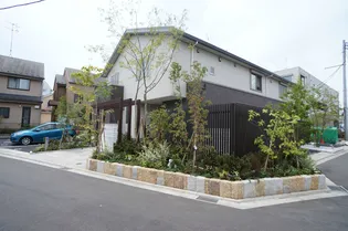 イングレッソ【2階】の外観