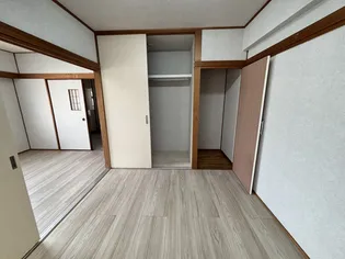 やまさんビル【6階】の居間